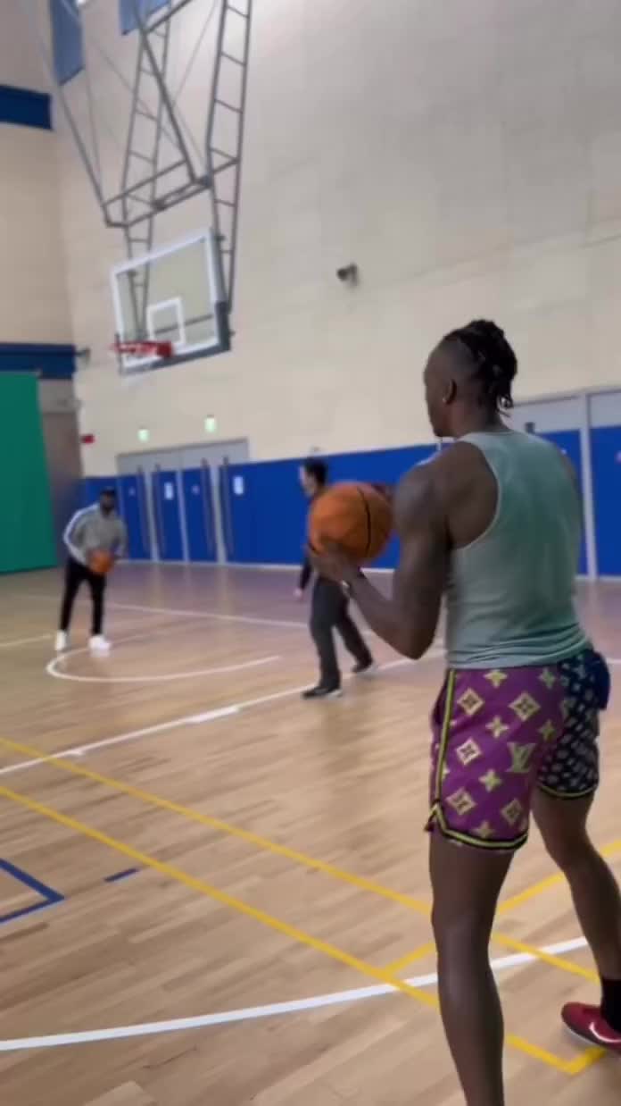 明天要復(fù)出！霍華德ins曬訓(xùn)練視頻：超人就要回歸賽場(chǎng)！（霍華德的ins賬號(hào)）