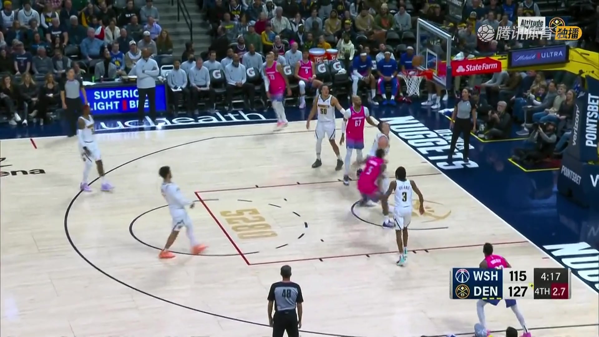 和我一隊(duì)沒這么厲害？巴頓在約基奇頭上搶到前場(chǎng)籃板霸氣補(bǔ)籃得手（約翰·巴頓）