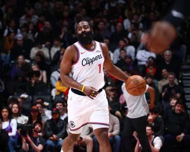 沖進前十！小卡傷?？齑訒r險勝猛龍 哈登31+10連中關(guān)鍵球