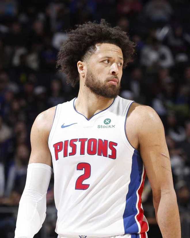 鞏固東部第一！布克傷?；钊?6分逆轉(zhuǎn)太陽 狄龍6犯阿倫33分